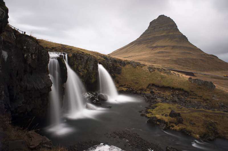 izlanda KIRKJUFELLSFOSS şelalesi