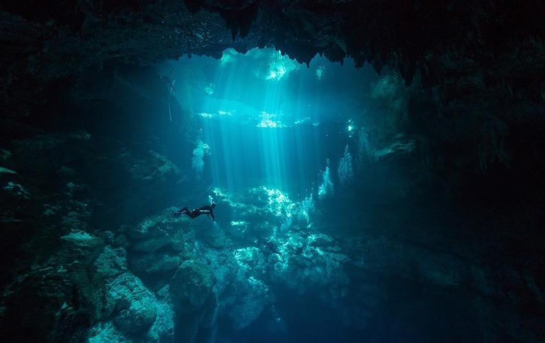 Meksika cenote el pit dalış