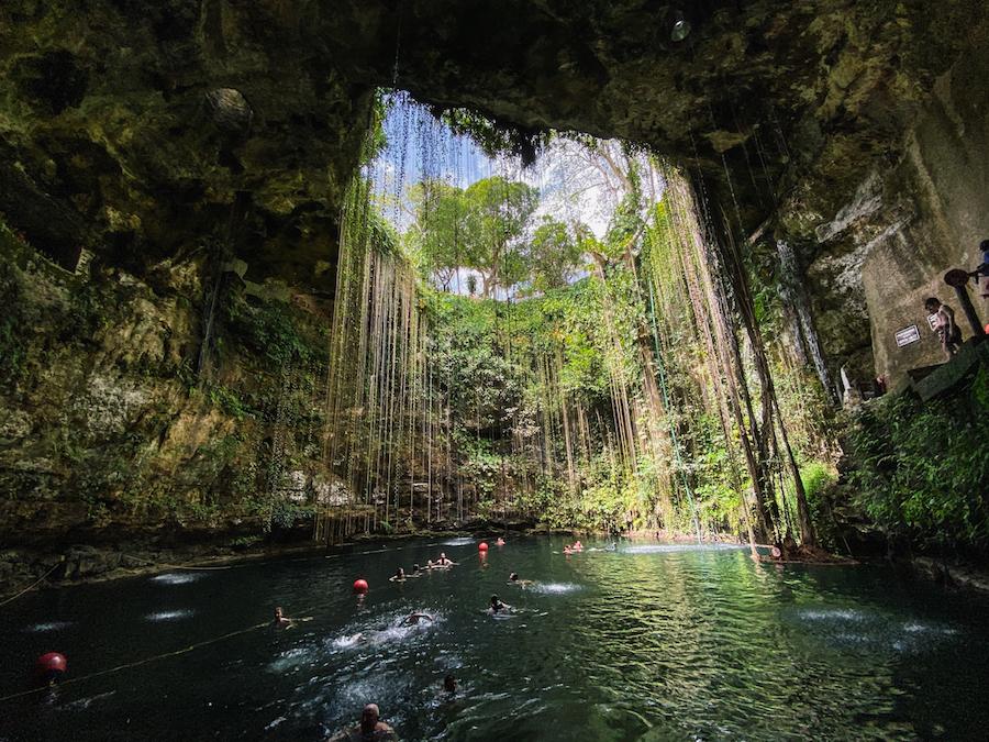 cenote ikkil Meksika